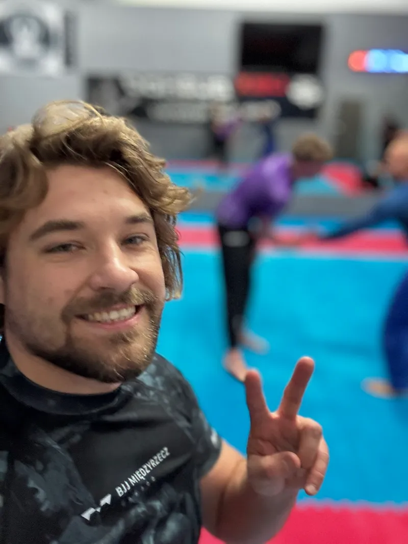 Selfie na treningu w rashguardzie klubu
